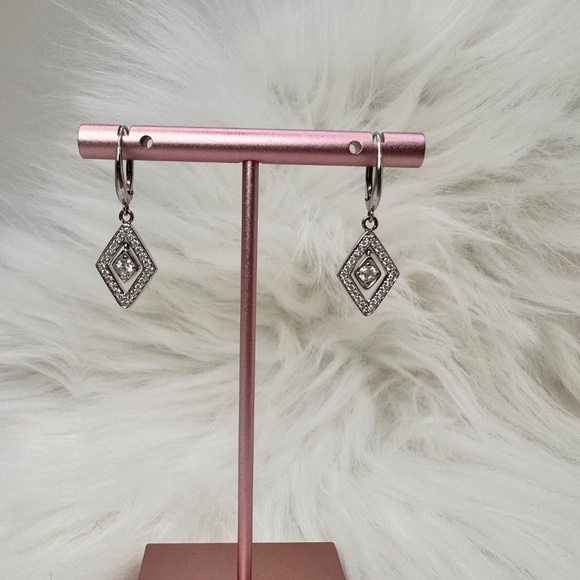 Roberto Coin 18kt white gold with 0.55tcw diamond converted drop earrings EUC - Picture 9 of 12